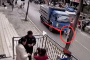 横穿马路爆料视频播放,网友爆料视频引发热议